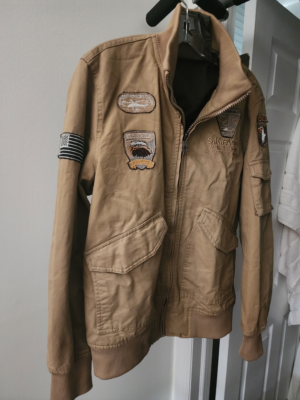 Men’s Tan Military-Style Field Jacket with Patch Details
